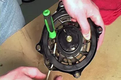 How to change generator rope