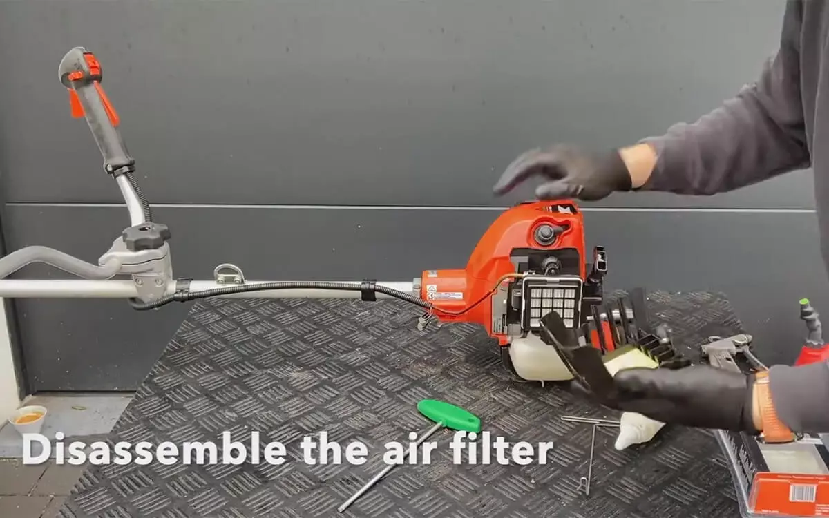 Disassemble-air-filter.jpg