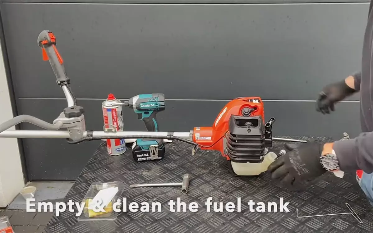 Empty-clean-fuel-tank.jpg