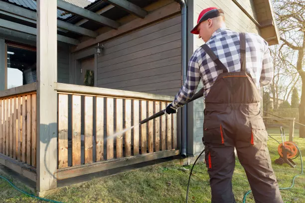 Kako Power Wash i renovirati drvene ograde